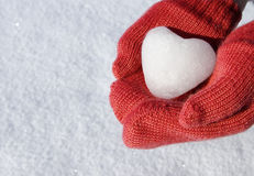 red-mittens-snow-heart-29045210